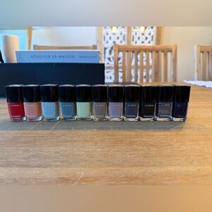 CHANEL Le Vernis Nail Polish Collection - Diverse Hues